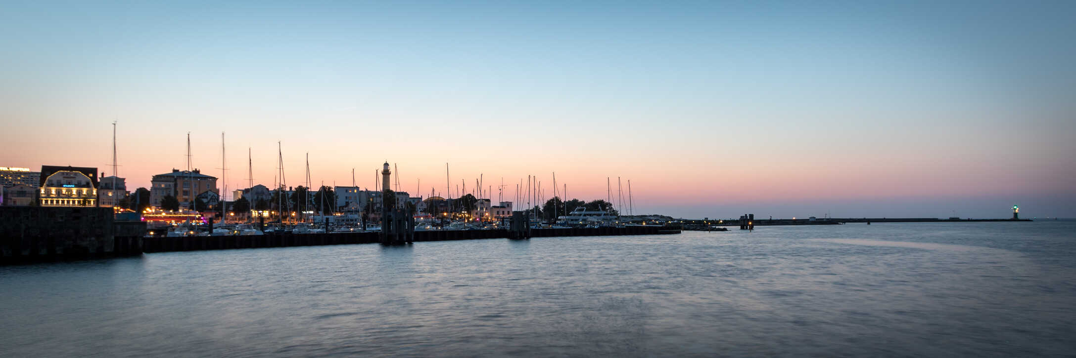 Abends im Warnemünde