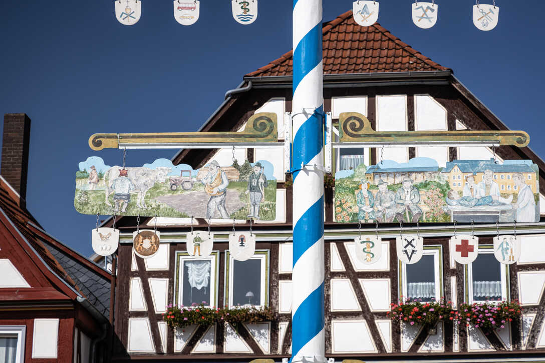 Maibaum im Stadtzentrum